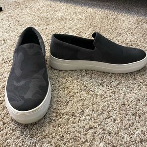 Vince Camuto slip-on’s